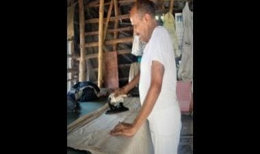 Watch: Washerman sprays water with mouth to iron clothes, leaves internet disgusted