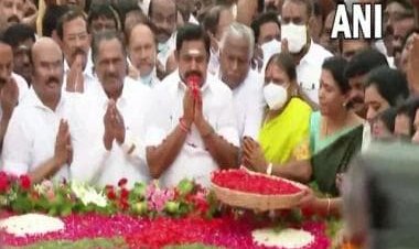 AIADMK's Edappadi K Palaniswami pays floral tribute to Jayalalithaa in Chennai