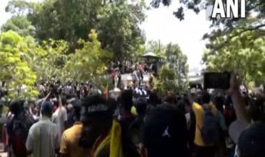 Fresh protests erupt in Sri Lanka as President Gotabaya Rajapaksa flees to Maldives