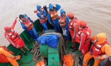 10 workers of construction firm trapped in Maharashtra's Vaitarna river rescued: NDRF