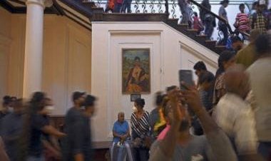 When palaces and presidential houses have been stormed by protesters during crisis