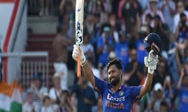 Watch: Rishabh Pant hits five boundaries off David Willey to finish run chase quickly in Manchester