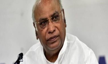 Oppn claims Kharge 'disrespected' over seating arrangement at Murmu's swearing-in, Centre hits back