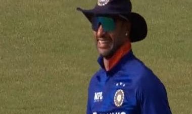 Shikhar Dhawan leads spirited celebrations in dressing room, Rahul Dravid joins in