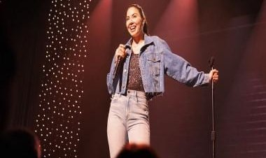 Whitney Cummings: Jokes is the kind of a comedy special that chooses to only play safe
