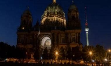 Cold showers, dark monuments, fountains turned off: How Germany is conserving energy amid Russian gas crisis