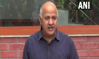 After Delhi govt reverses new liquor policy, Sisodia accuses BJP of threatening shopkeepers and officers