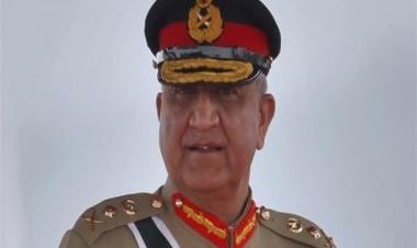 Pakistan's General Bajwa talks to US CENTCOM Commander amid debt crisis