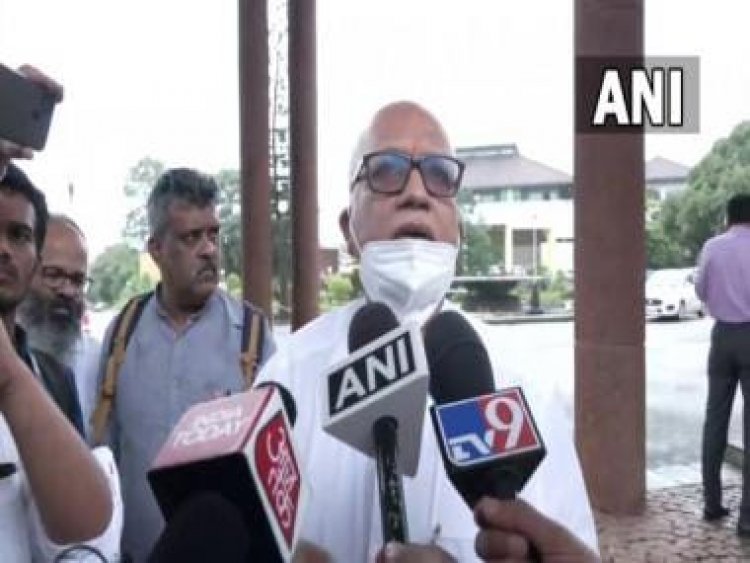 Who are party MLAs Michael Lobo and Digambar Kamat behind the Congress rebellion in Goa?