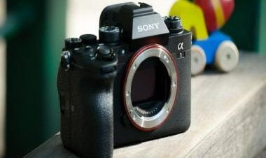 Explained: Mirrorless v/s DSLRs cameras and why are manufacturers like Nikon &amp; Canon ditching DSLRs for Mirrorless