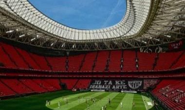Watch: Mother narrates stadium details to visually-impaired son before football match; users left teary-eyed