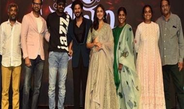 Prabhas keeps it casual as he attends the pre-release event of Sita Ramam with Dulquer Salmaan and Mrunal Thakur