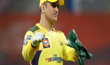 Watch: MS Dhoni’s gesture to fans at Ranchi airport wins hearts