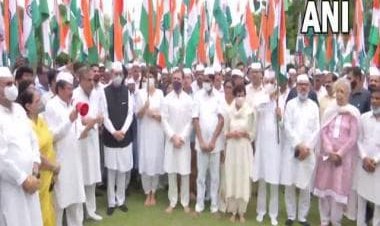 Independence Day: Rahul Gandhi pays tribute to Mahatma Gandhi