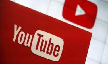 Kid gets wooden play button from friend after hitting 100 subscribers on YouTube