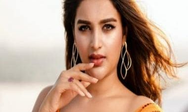 Actress Nidhhi Agerwal turns 29! A sneak peek into her Instagram gallery