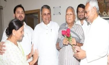 Lalu Prasad arrives in Patna; CM Nitish Kumar walks down for courtesy call