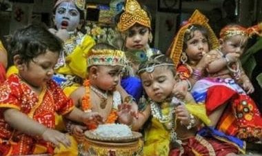 Share your thoughts and prayers with these quotes and messages this Janmashtami