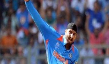 'Don't act like animals': Harbhajan hits out at trolls for accusing him of laughing at Gambhir