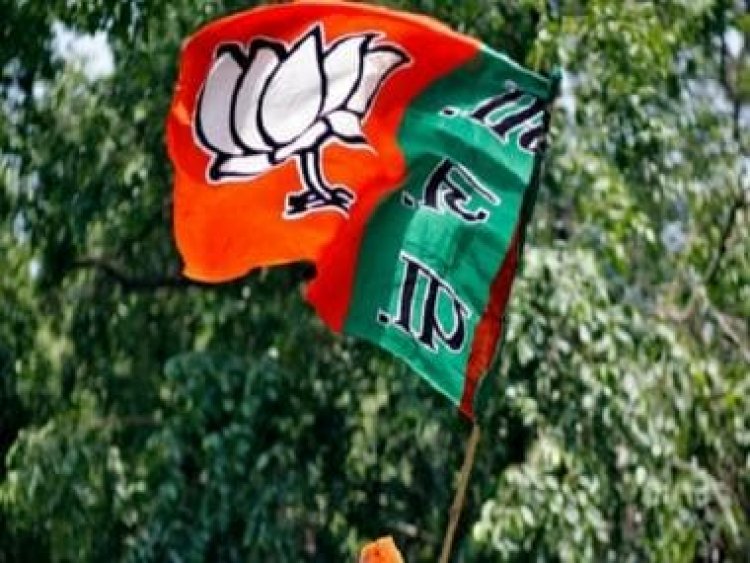 BJP workers protest against AAP outside Delhi CM Arvind Kejriwal's residence