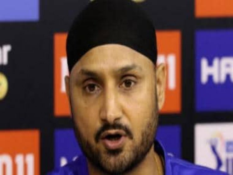 ‘Shameless’: Fans slam Harbhajan Singh for laughing at Shahid Afridi’s comment on Gautam Gambhir