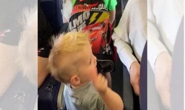 Video of 22-month-old toddler saying 'hi' to every passenger will win your heart