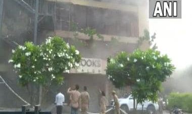 Uttar Pradesh: Fire breaks out at hotel in Lucknow's Hazratganj