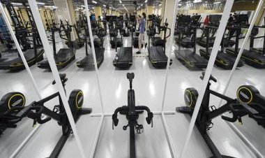 Watch: Woman gets stuck upside down in gym, uses smartwatch to calls 911