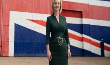 Liz Truss defeats Rishi Sunak to be UK's next prime minister