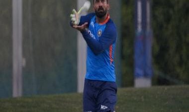 India vs Pakistan Asia Cup 2022: Sunil Gavaskar finds difficult to understand Dinesh Karthik’s exclusion from playing XI