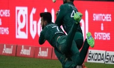 Asia Cup Final Pakistan vs Sri Lanka: Shadab Khan Asif Ali collide, drop a catch to concede six; Watch