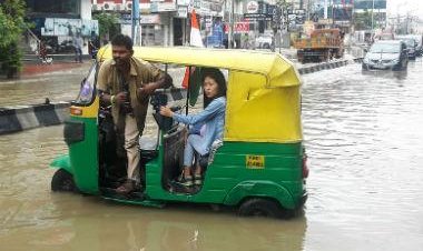 Bengaluru rains: Three villas robbed in flooded area