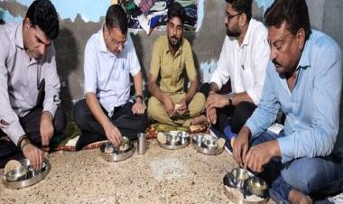 'Don't need your security': Kejriwal argues with Gujarat cops en route to auto driver's home in Ahmedabad; WATCH