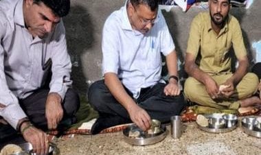 Platter politics: How Arvind Kejriwal has joined Narendra Modi, Amit Shah, Rahul Gandhi in dining with poor