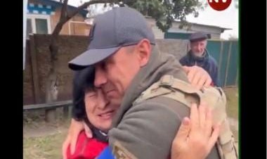 Reunion of soldier with mother after Kharkiv’s Kozacha Lopan liberation will leave you teary-eyed