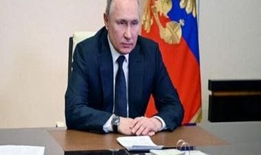 Russia: Vladimir Putin survives assassination attempt as blast targets official convoy