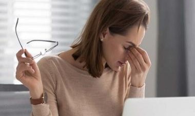 Eye strain headache: Signs, causes and treatment