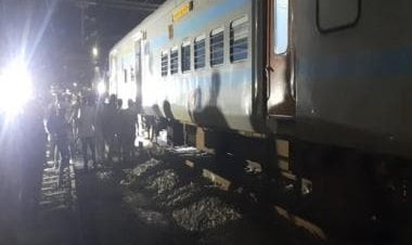 Odisha: Angry bull derails Janshatabdi Express at Bhadrak
