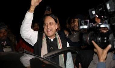 Shashi Tharoor gets Sonia Gandhi's nod to run for Congress president: Report