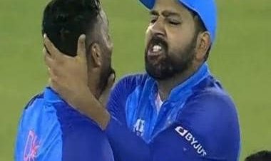 Watch: Rohit Sharma jokingly grabs Dinesh Karthik's neck during 1st IND vs AUS T20I