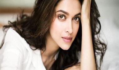 Deepika Padukone hospitalized due to uneasiness