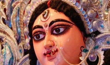 'Real Maa Durgas usher in Goddess Durga': Internet delighted as Kolkata women break age-old tradition