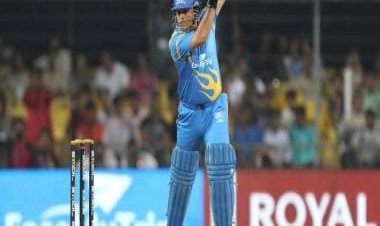 Sachin Tendulkar takes fans back in time with classic drive off Brett Lee in Road Safety World series; watch video