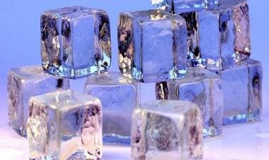 Ice used for removing oil from dish, internet asks if method can be used for oil spills in oceans