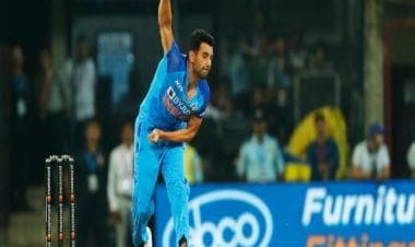 Watch: Deepak Chahar decides against running non-striker Tristan Stubbs out in Indore T20I