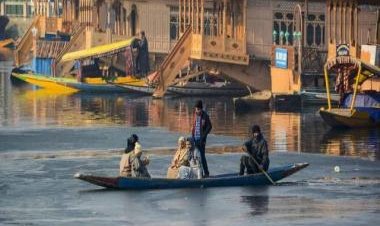 Kashmir: Government to boost tourism by installing 'Srinagar Eye' in Dal Lake