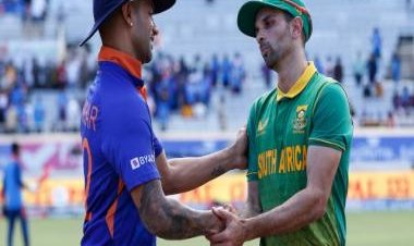 IND vs SA 2nd ODI Live Cricket Score: India resumes chase, Gill off the mark with a boundary