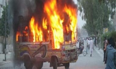 Pakistan: Dozens burnt alive as bus catches fire near Karachi ... WATCH
