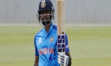 T20 World Cup: Suryakumar Yadav heard saying 'maarne ka mood nahi ho raha', gets out next ball vs Australia - Watch