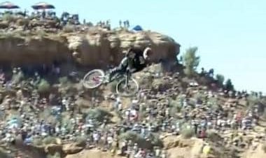 Insane! Biker shows shocking skills during mountain bike riding, video goes viral
